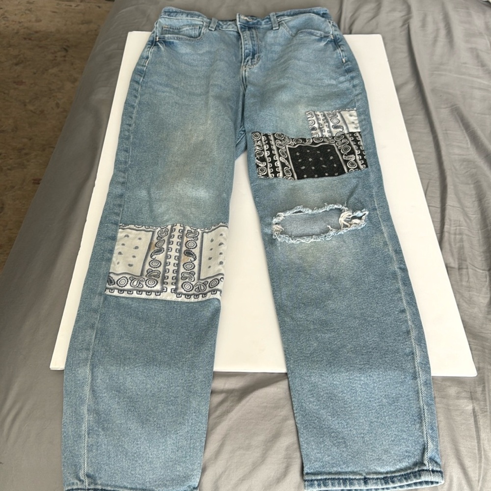 Hollister ultra high rise mom Jean W 28 L 27